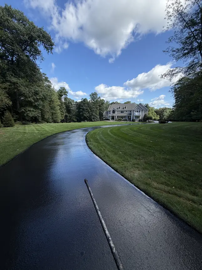 Sealed curving drive by Harrison Asphalt